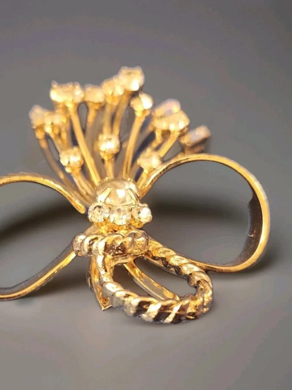 Vtg 1960's Sarah Coventry Signed Bow Brooch Pin Vogue Rhinestone Gold Tone MCM - Picture 13 of 14